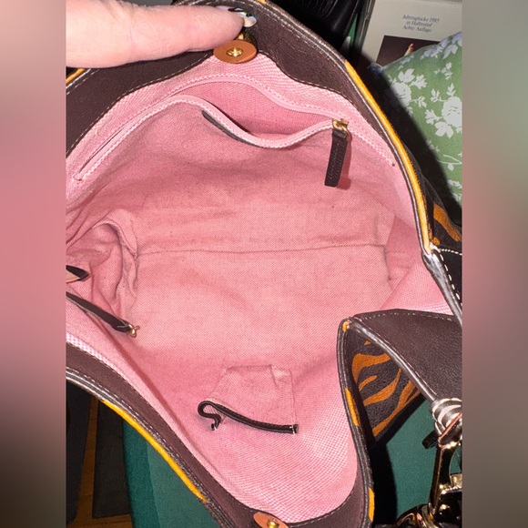 Dooney & Bourke Tiger Print Leather Shoulder Bag EXCELLENT condition - Picture 7 of 10